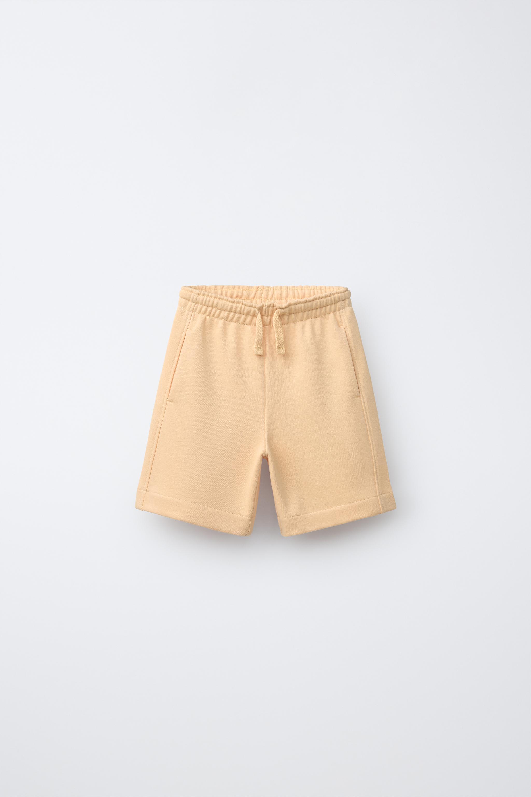 LOT DE DEUX SHORTS UNIS